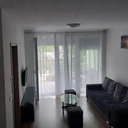 Lido Riviera Apartment *